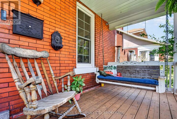 Property Photo:  124 Catharine Street  ON L3K 4K4 