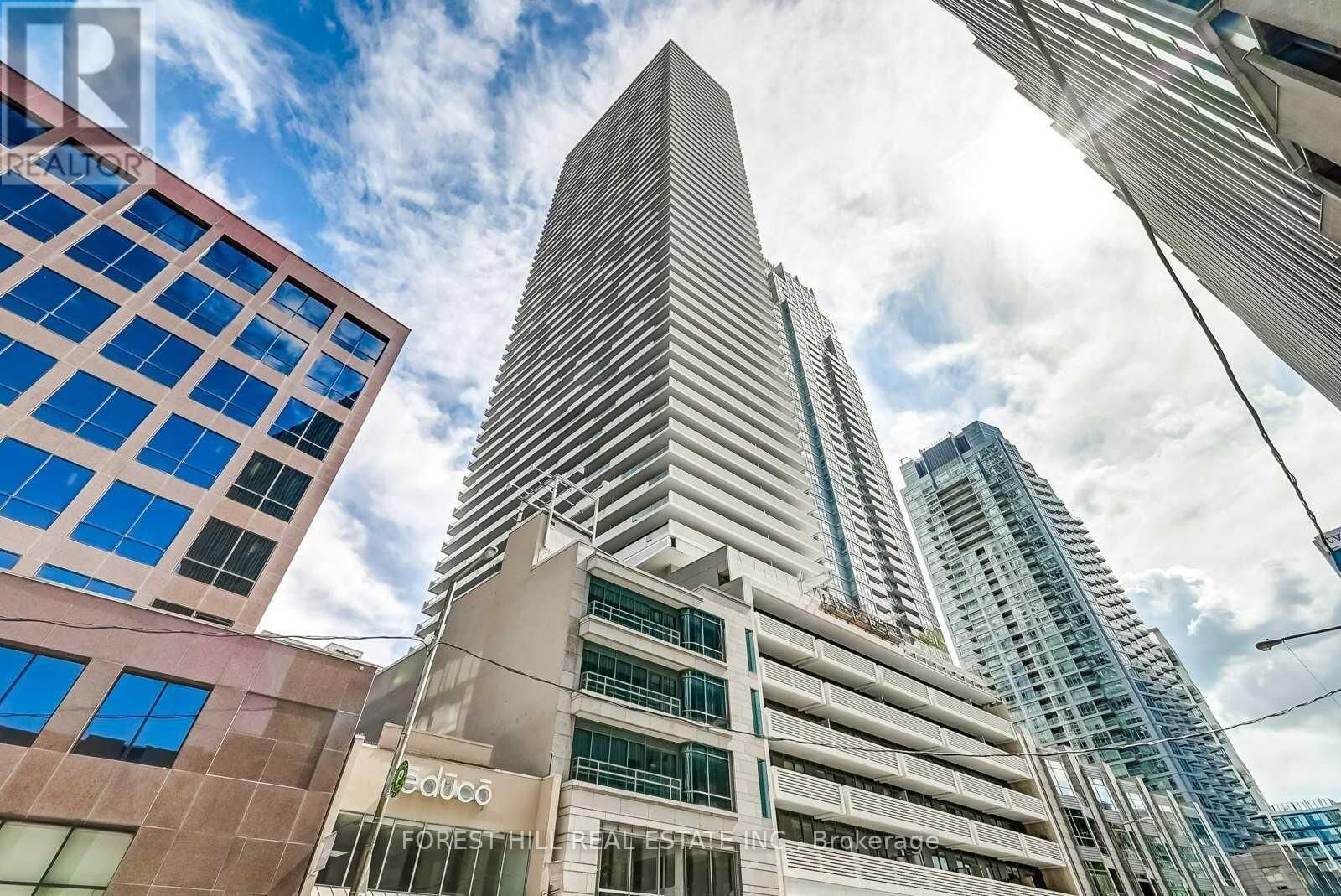 Property Photo:  2221 Yonge Street 5703  ON M4S 2B4 
