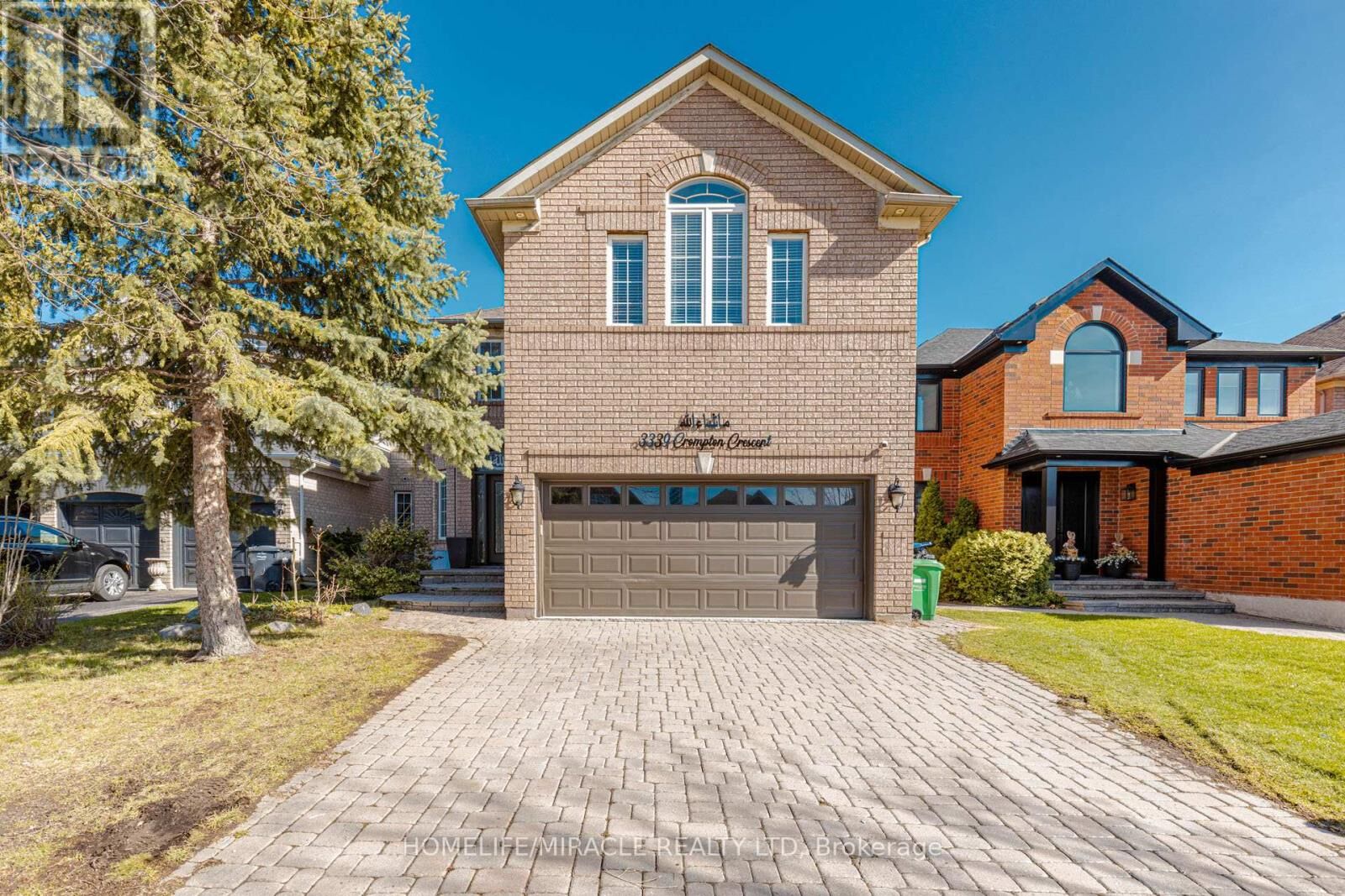 Property Photo:  3339 Crompton Crescent  ON L5B 4C7 
