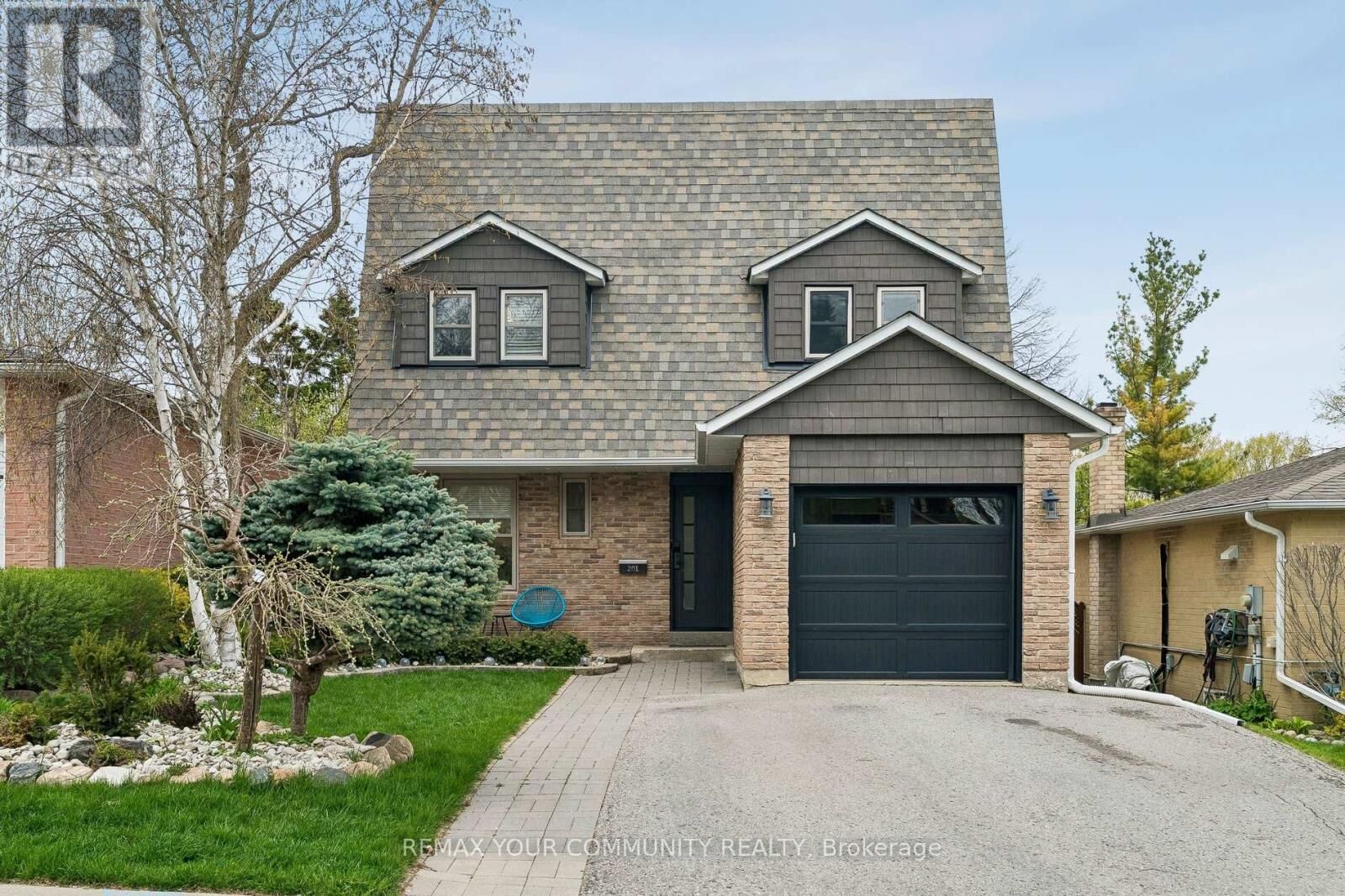 Property Photo:  201 Lloyd Avenue  ON L3Y 5L4 