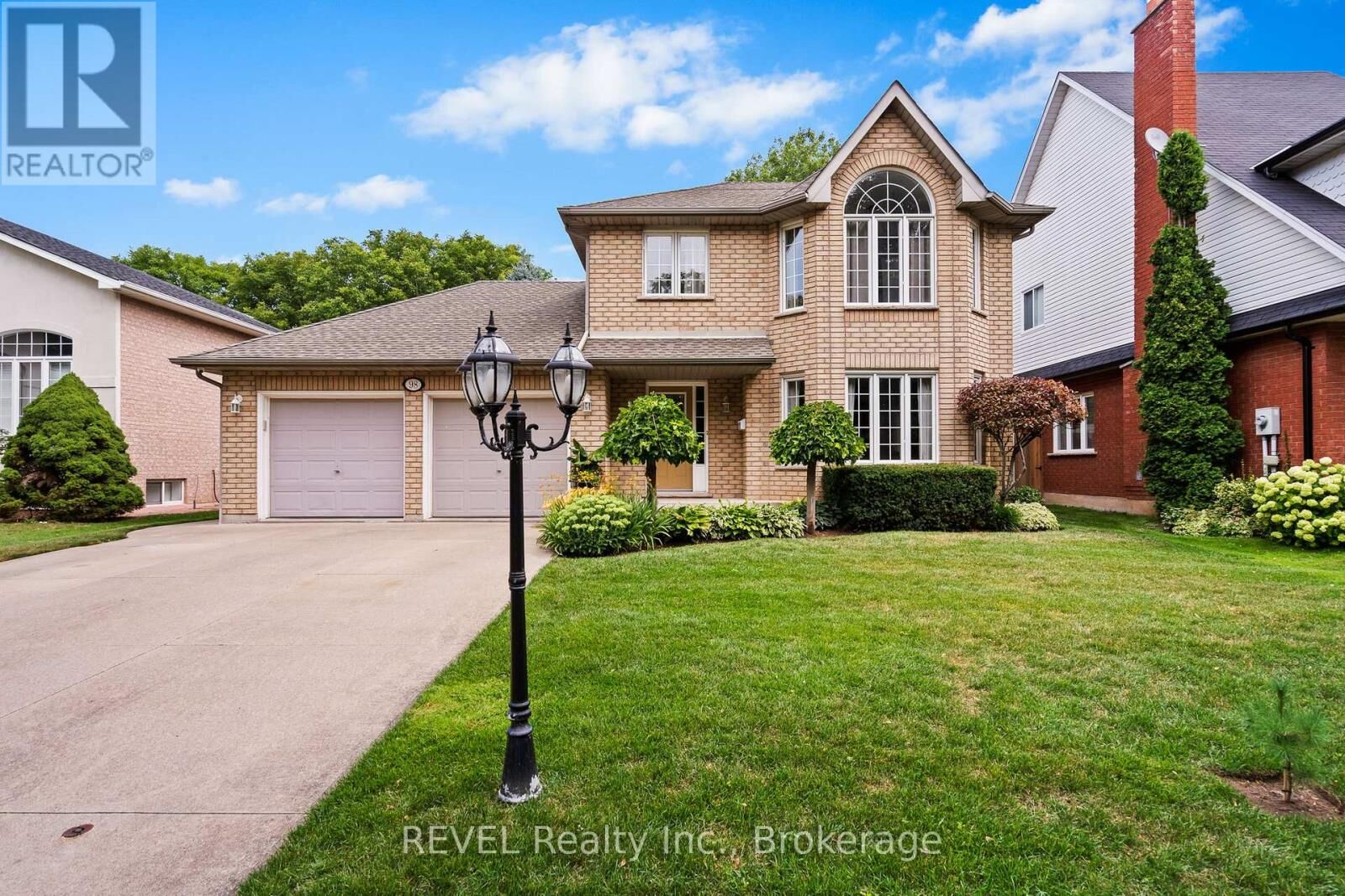 Property Photo:  98 Debora Drive  ON L3M 4J3 