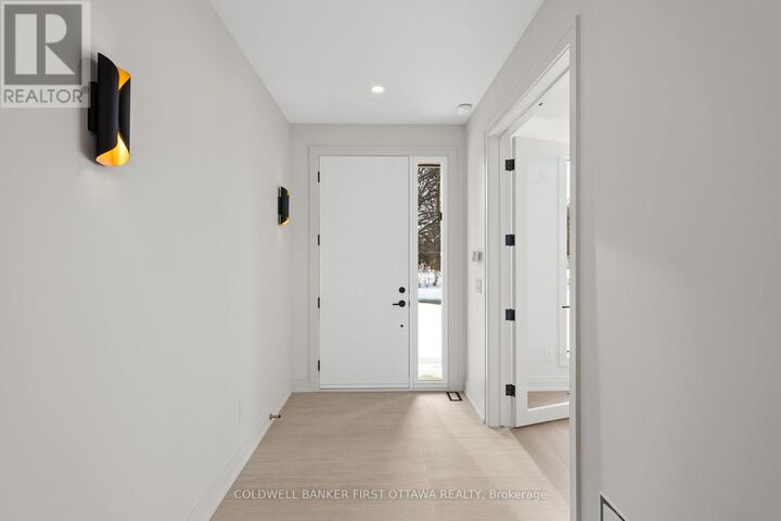 Property Photo:  93 Lotta Avenue  ON K2G 2B8 