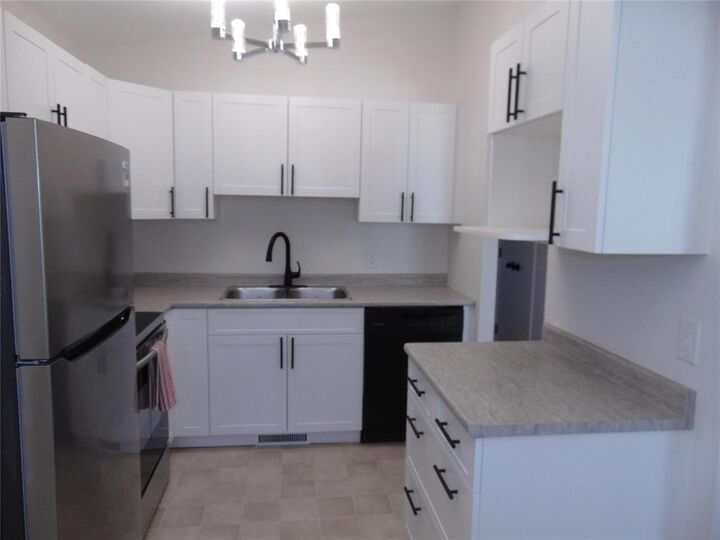 Property Photo: 212 Devonshire Drive MB R2C 4L7