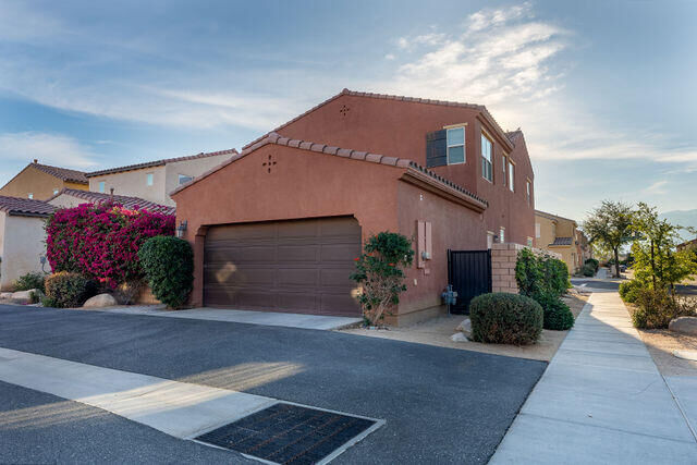 Property Photo: 551 Via De La Paz CA 92211