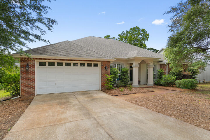 Property Photo: 410 Aruba Way FL 32578