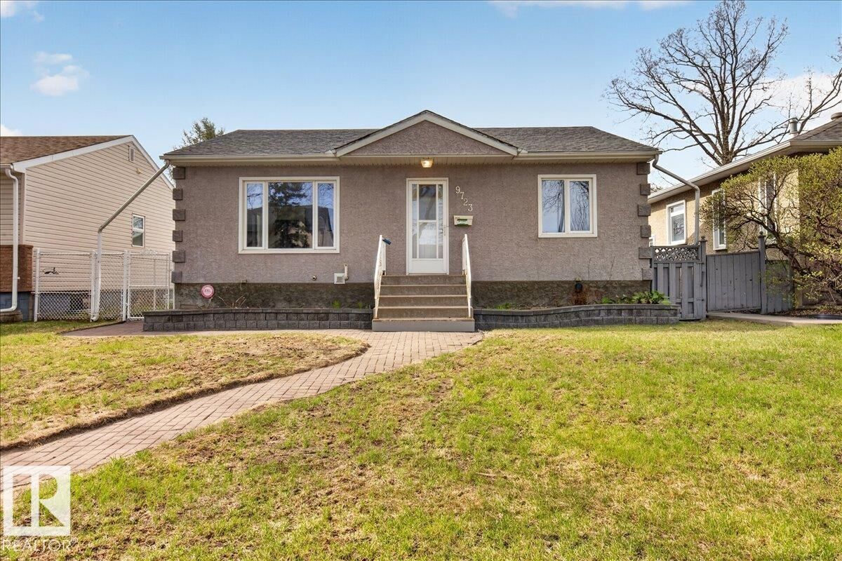 Property Photo:  9723 65 Avenue NW  AB T6E 0M4 