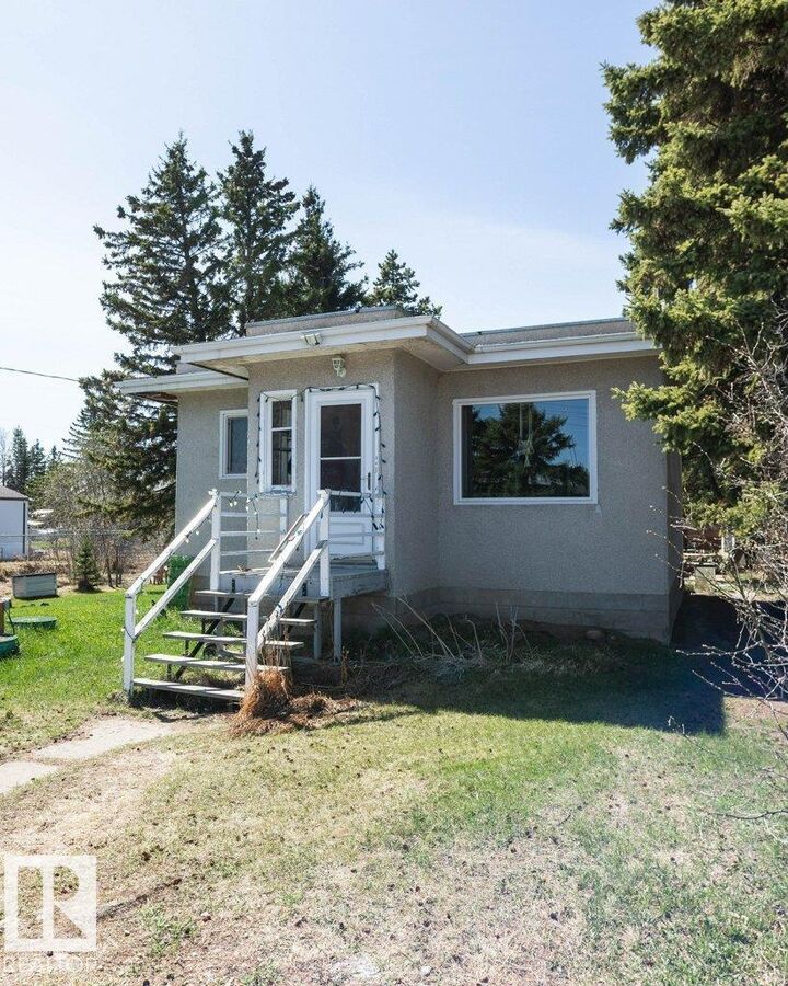 Property Photo:  4906 51 Street  AB T0G 0H0 