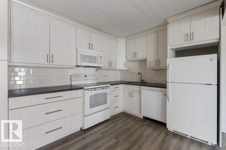 Property Photo:  8604 Gateway Boulevard NW 101  AB T6E 4B6 