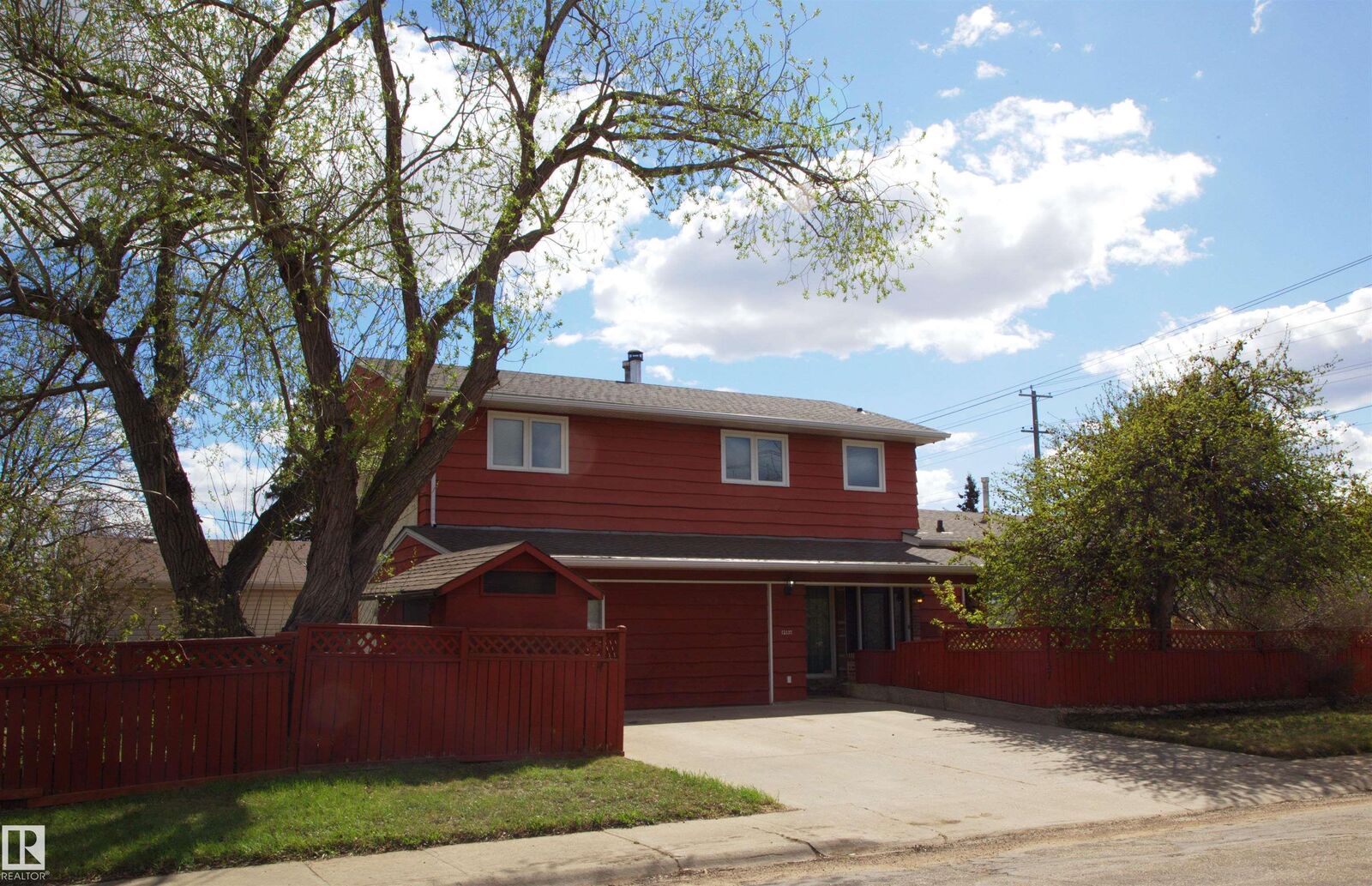 Property Photo:  12137 50 Street NW  AB T5W 3C6 