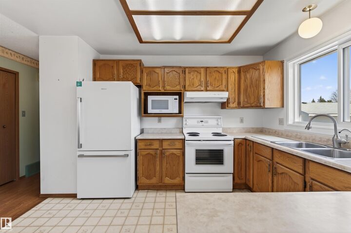 Property Photo:  2013 3 Avenue  AB T9M 1E1 
