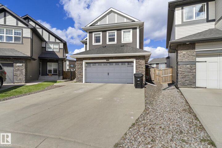 Property Photo:  1082 Allendale Crescent  AB T8H 0X7 