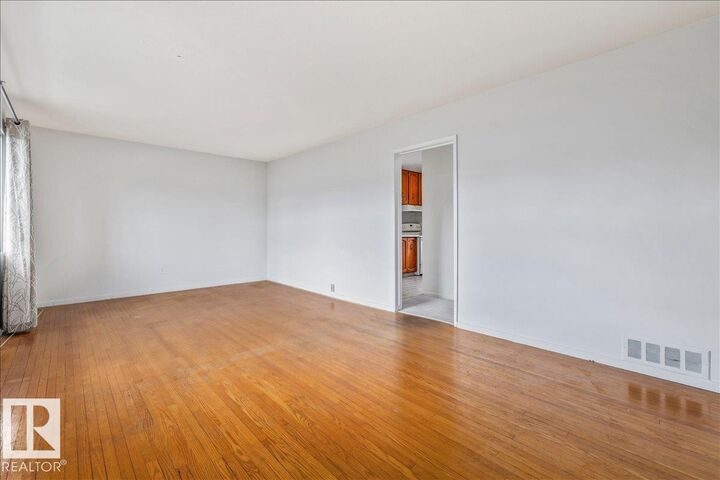 Property Photo:  24 Elizabeth Drive  AB T8L 2M4 