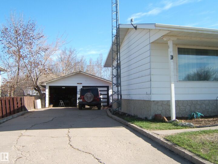 Property Photo: 4612 54 Avenue AB T0B 4K0