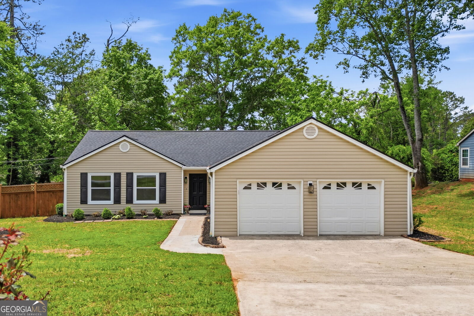 Property Photo: 142 River Oaks Drive GA 30188