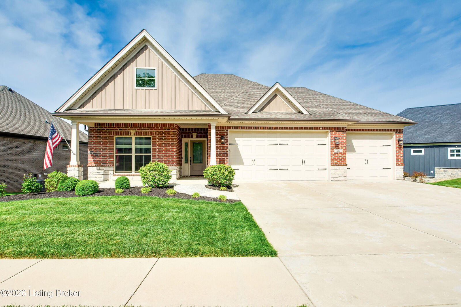 Property Photo: 213 Locust Park Pl KY 40245