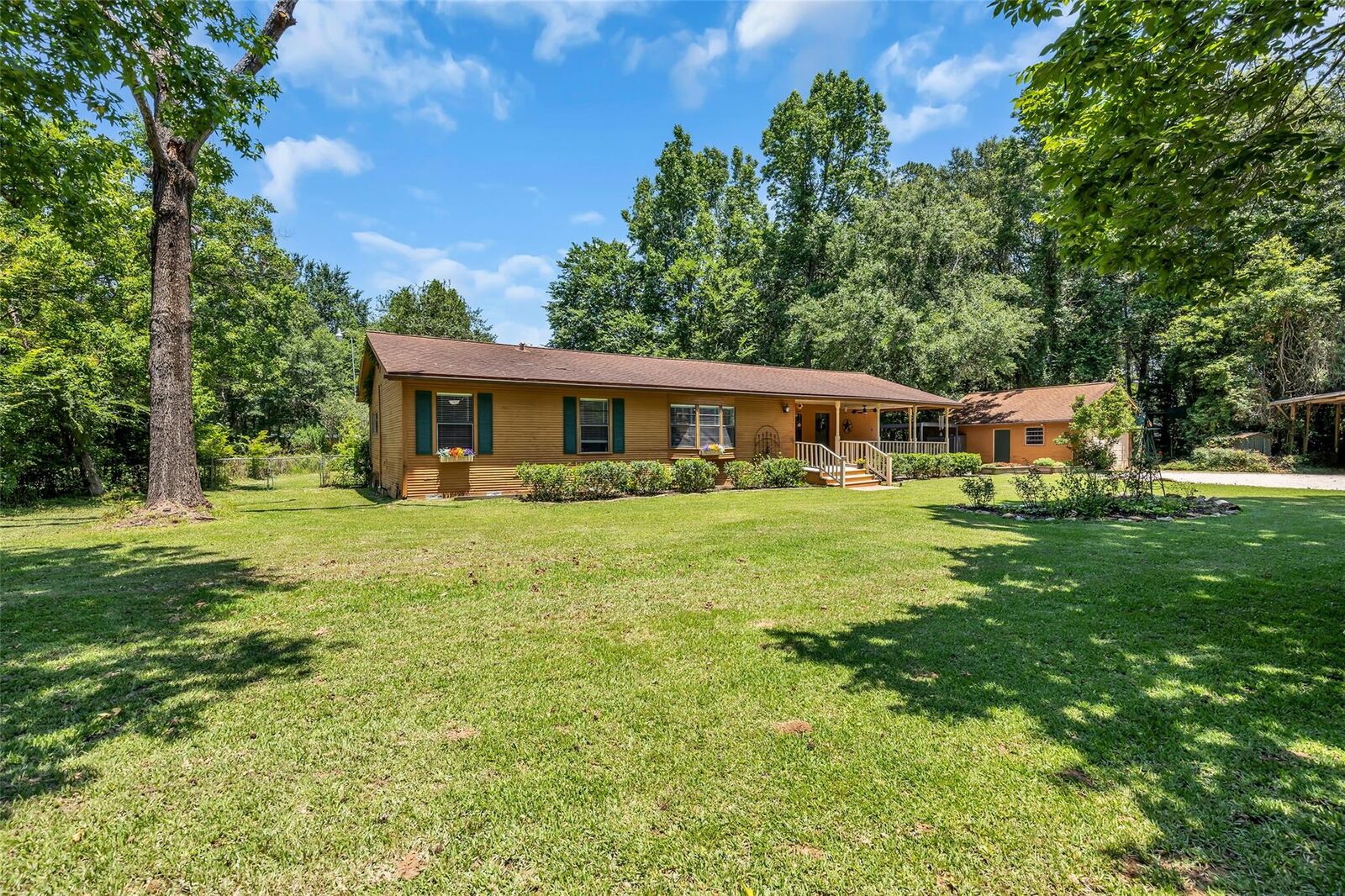 Property Photo: 1439 County Road 318 TX 77327