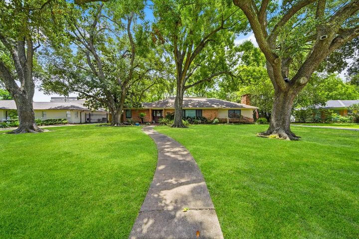 Property Photo:  5117 Valerie Street  TX 77401 