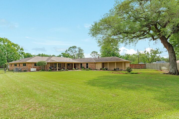 Property Photo: 130 Nasturtium Street TX 77566