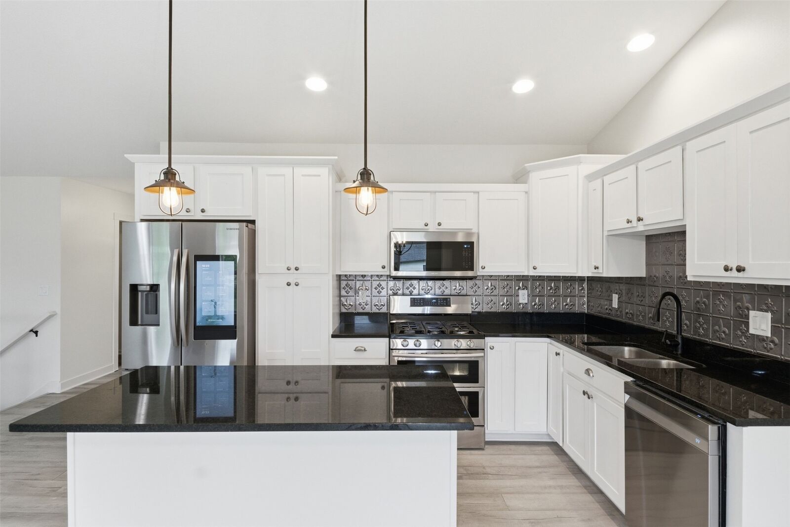 Property Photo: 1457 Marina Cove Drive IA 50226