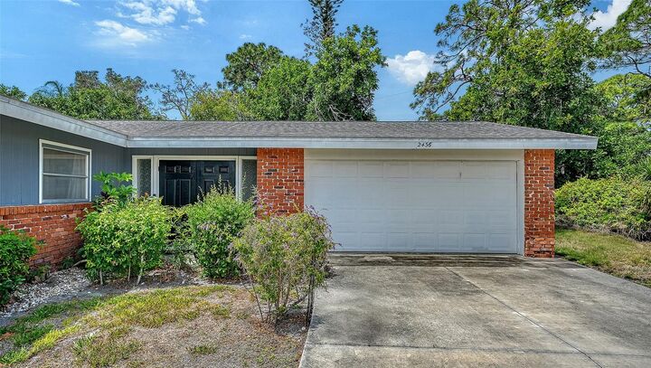 Property Photo:  2436 Breakwater Circle  FL 34231 