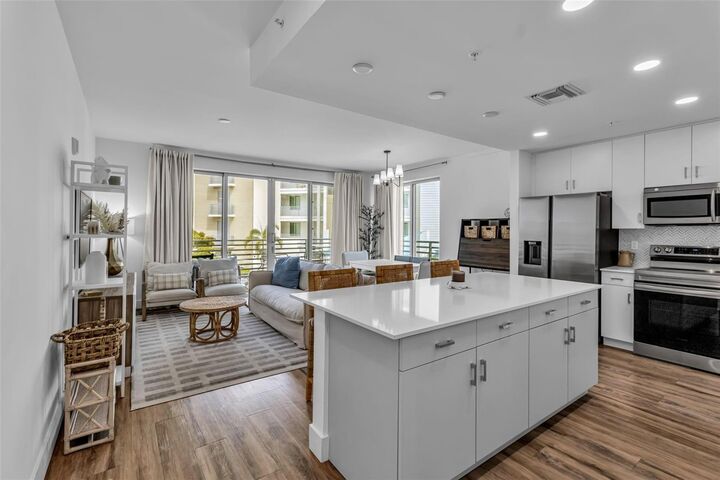 Property Photo:  1703 N Tamiami Trail 211  FL 34234 