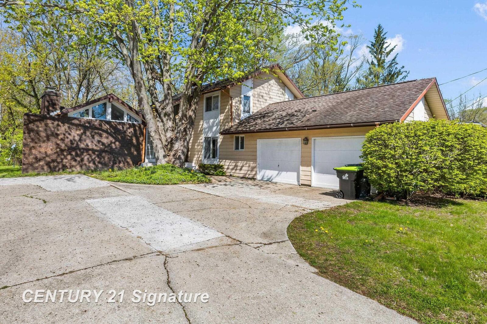 Property Photo:  5813 Sturgeon Avenue  MI 48640 