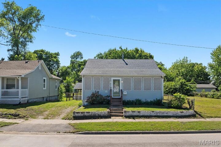 Property Photo:  2409 Bryan Avenue  IL 62040 