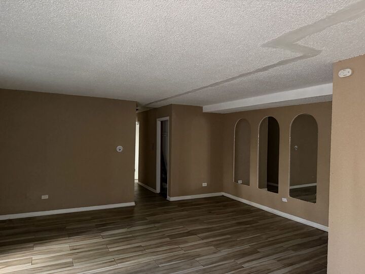 Property Photo:  950 E 86th Street 105  IL 60619 