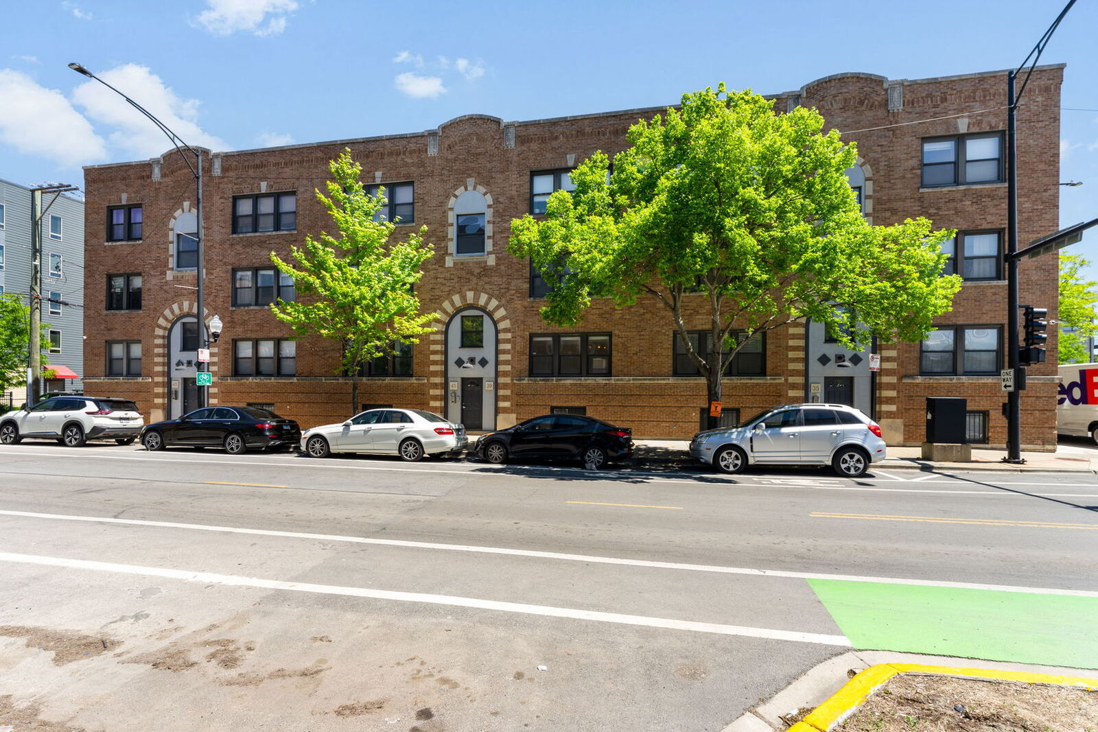Property Photo: 39 N Paulina Street 1 IL 60612