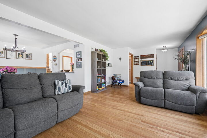 Property Photo:  1015 E Lowden Avenue  IL 60189 