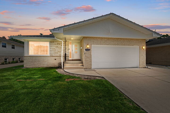 Property Photo:  