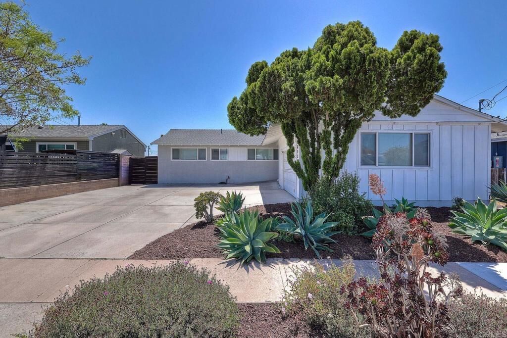 Property Photo:  8135 Whelan Dr  CA 92119 