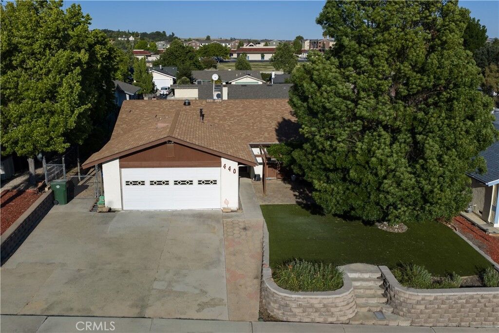 Property Photo:  440 Helen Street  CA 93446 