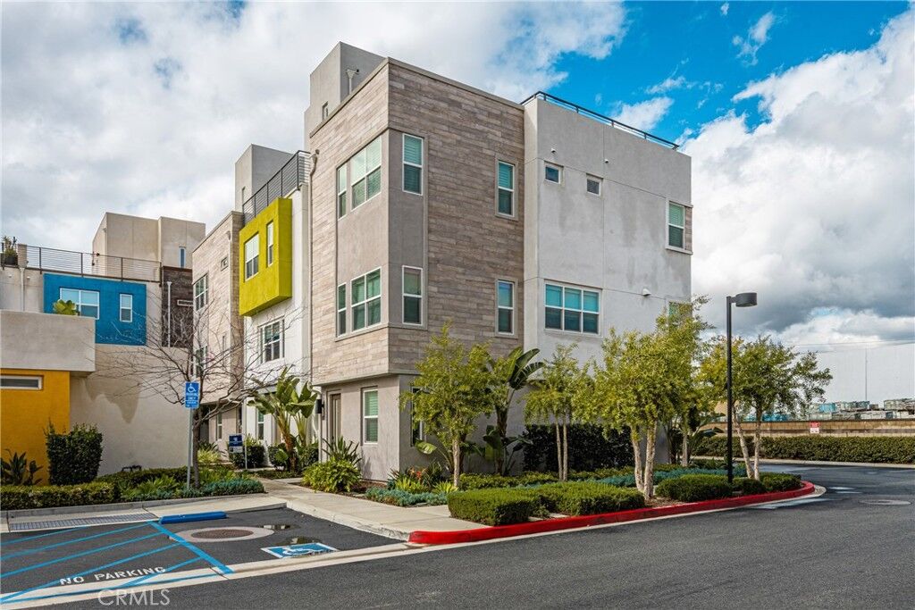 Property Photo: 955 E Mason 80 CA 92805