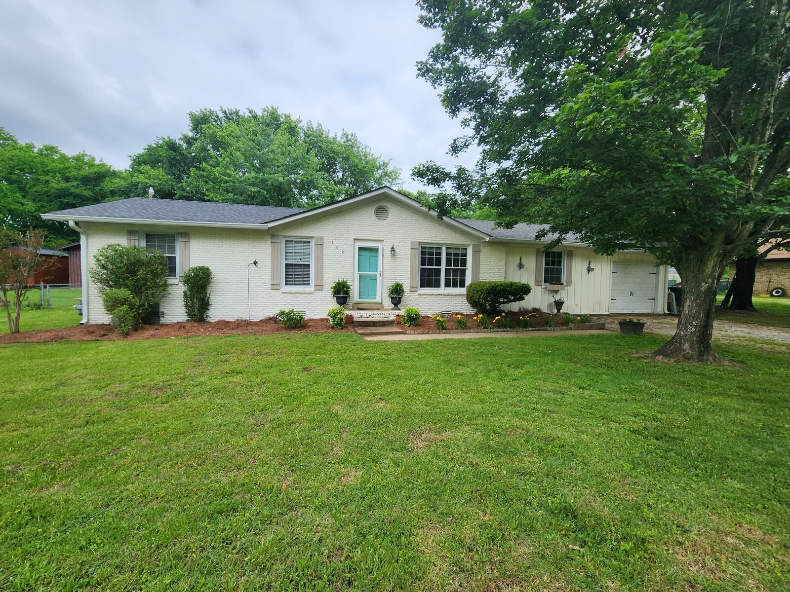 Property Photo:  702 Meade Dr  TN 37174 