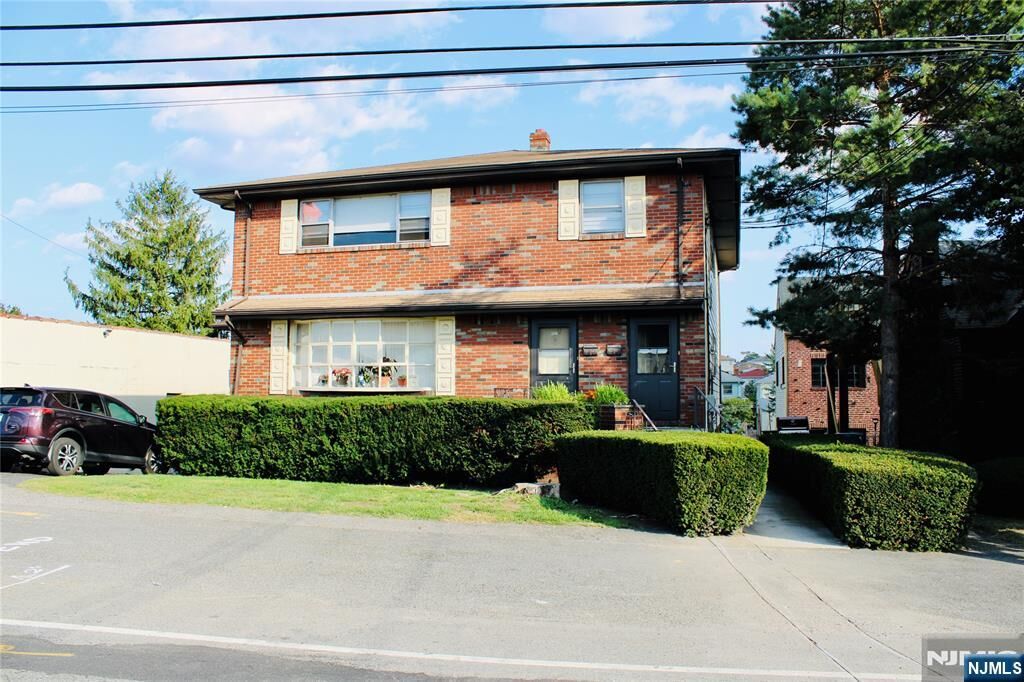 Property Photo:  208 Bergen Boulevard 3  NJ 07022 