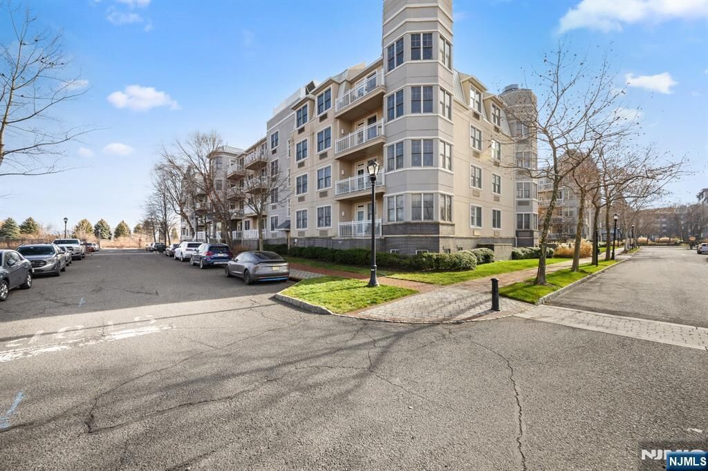 Property Photo:  15 Enterprise Court 105  NJ 07305 