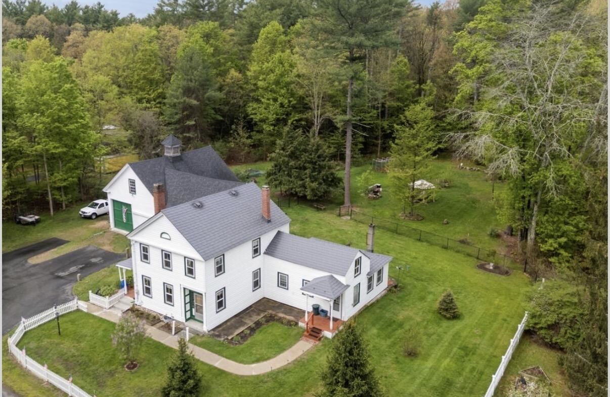 Property Photo: 6 Mammoth Road NH 03087