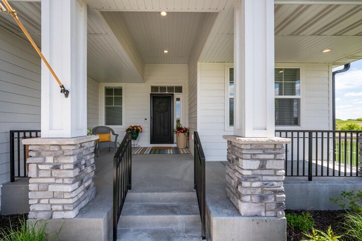 Property Photo:  7502 Ocean Ave NE  MN 55330 