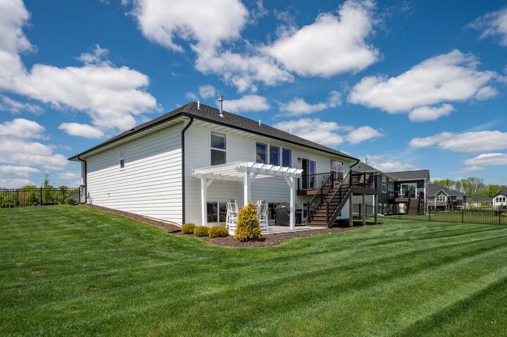 Property Photo:  7502 Ocean Ave NE  MN 55330 
