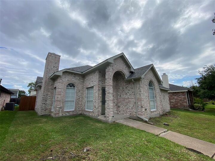 Photo de la propriété:  2800 Helen Lane  TX 75181 
