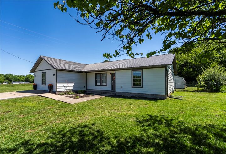 Property Photo: 800 SW 3rd Avenue AR 72736