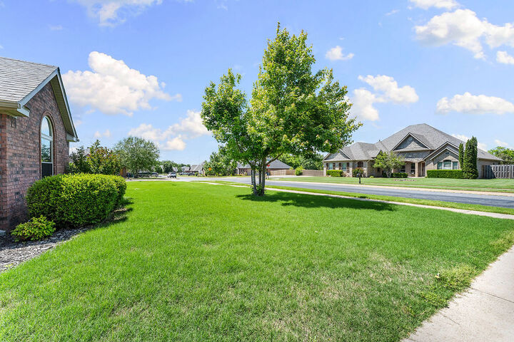 Property Photo:  3700 NE Oaktrace Avenue  AR 72712 