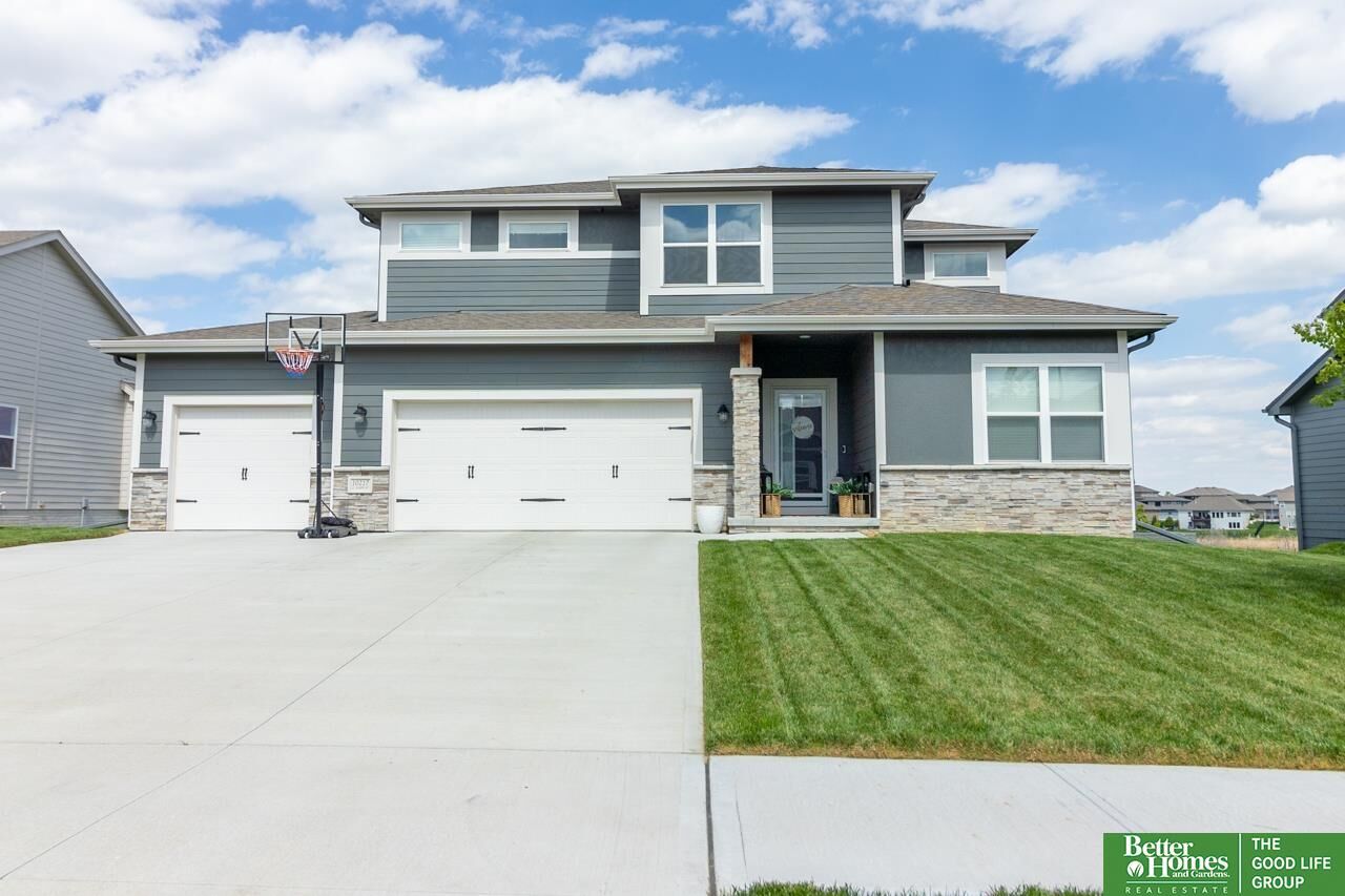 Property Photo: 10217 S 109 Street NE 68046