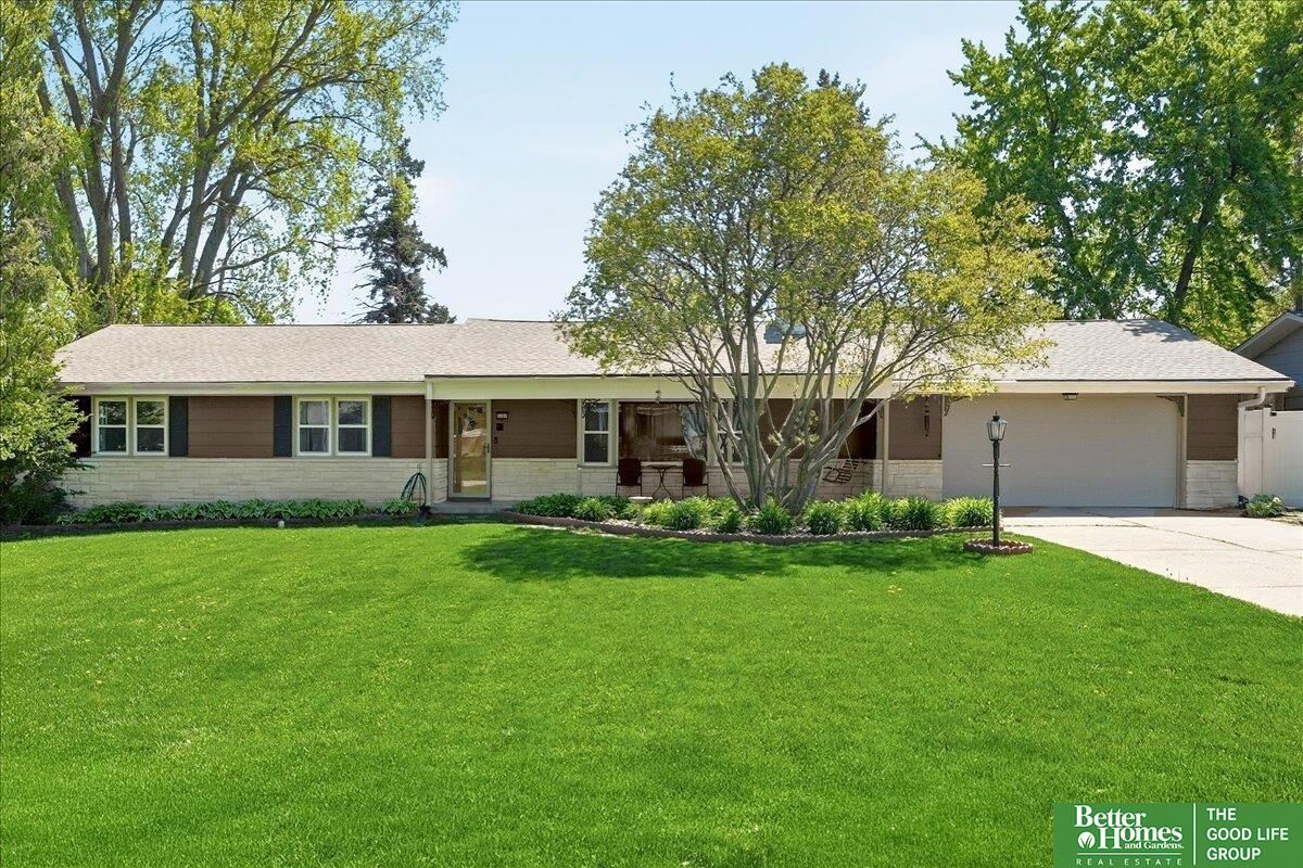 Property Photo:  5307 Newport Avenue  NE 68152 