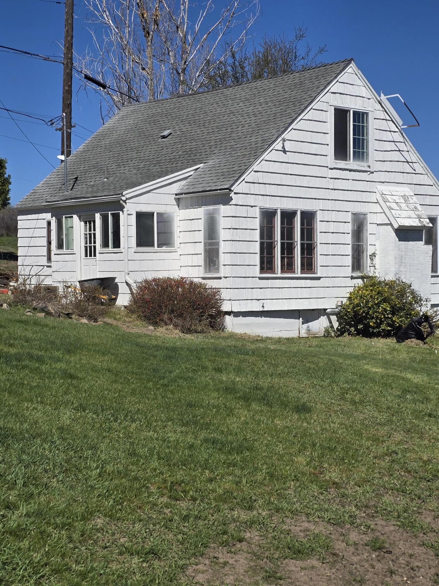 Property Photo:  604 N 7th Street  OR 97601 
