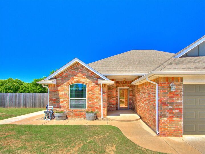 Property Photo:  807 W Abi Road  OK 73093 