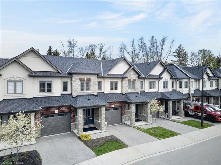 Property Photo:  324 Equestrian Way 16  ON N3E 0E2 