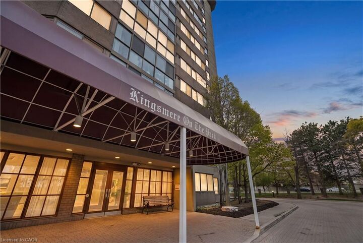 Property Photo:  880 Dundas Street W 503  ON L5C 4H3 