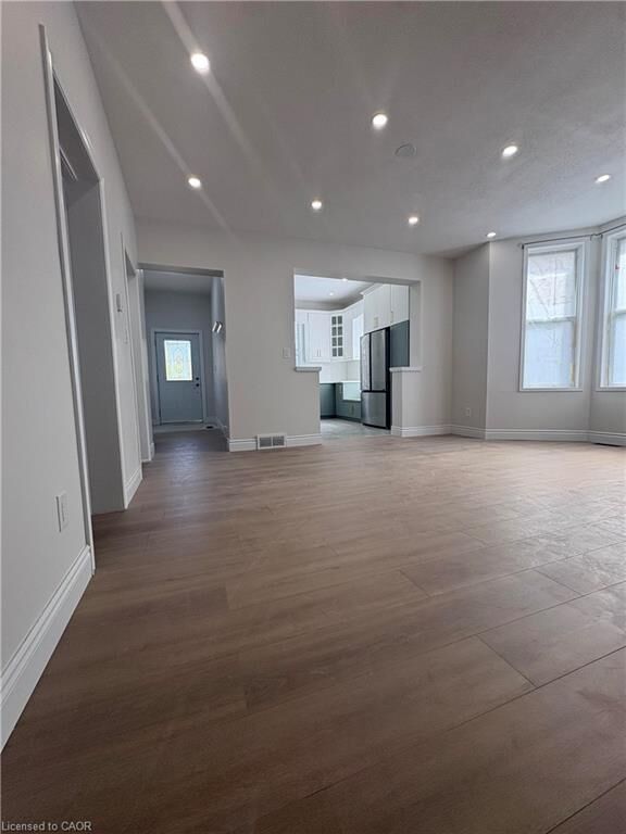 Property Photo:  160 Nelson Street Front  ON N3S 4B6 
